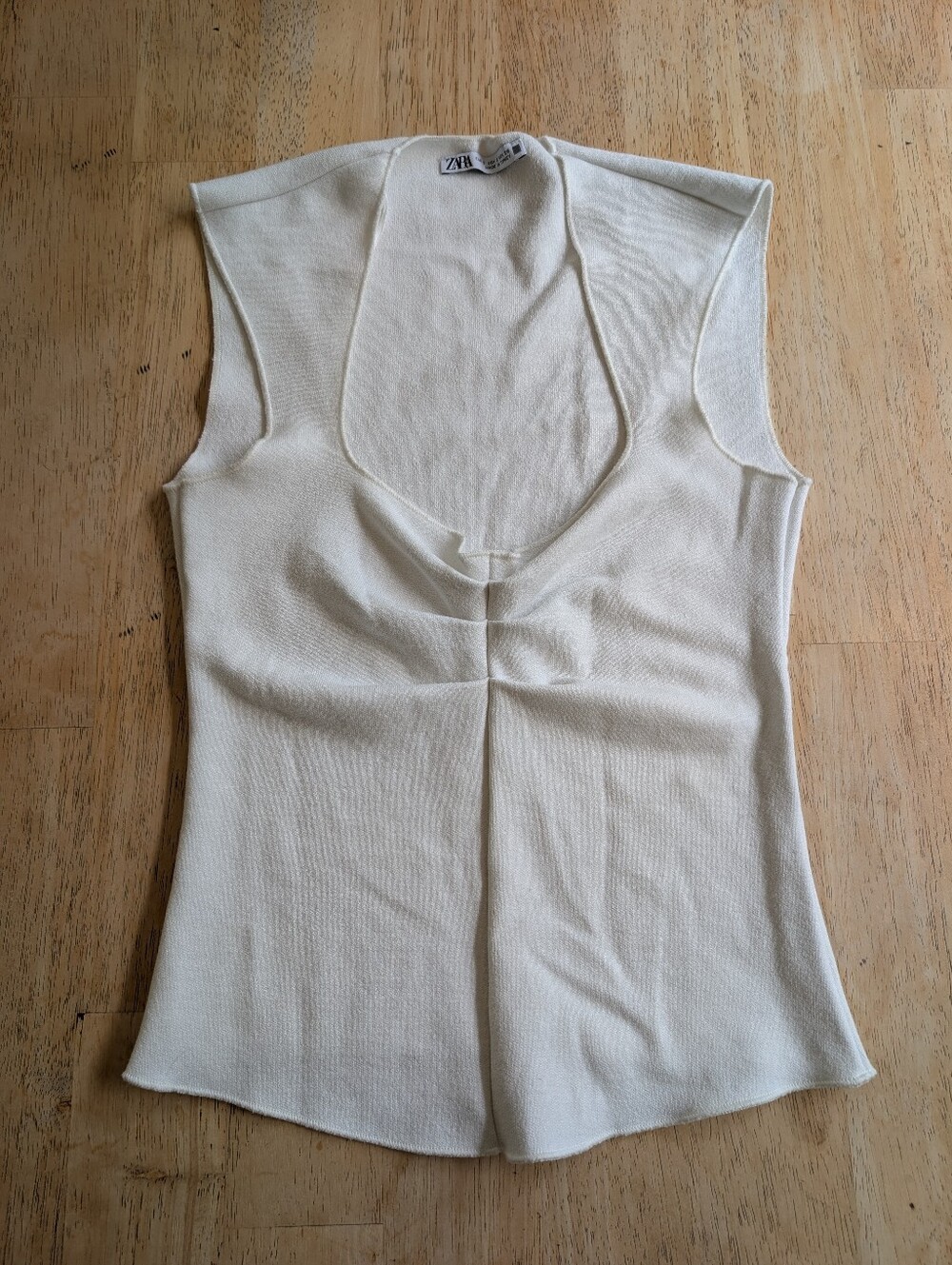 Zara Cream V‑Neck Sleeveless Stretch Tank Top
